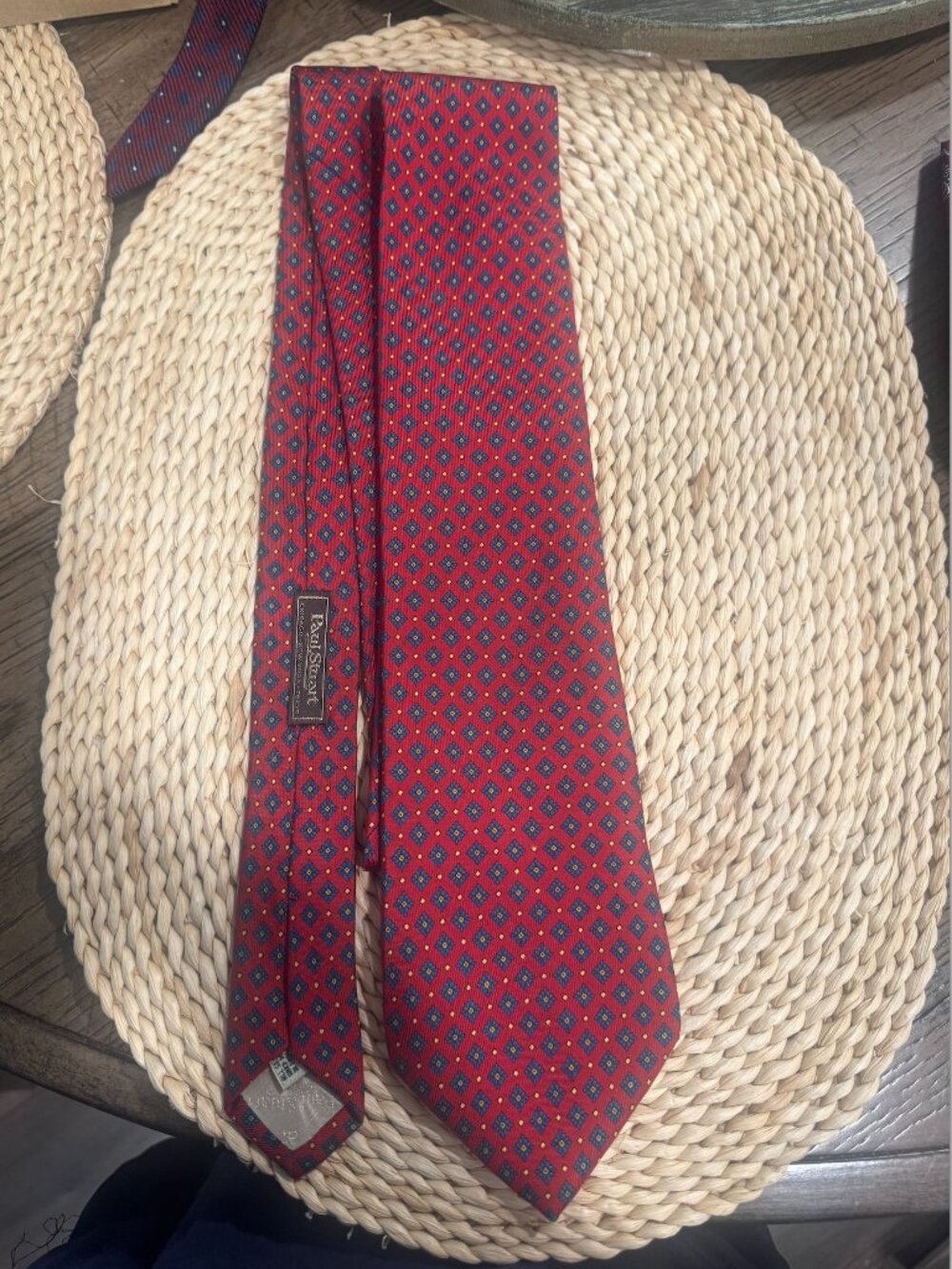 Paul Stuart vintage, 100% silk necktie